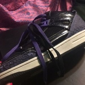 Black and purple tennis shoes